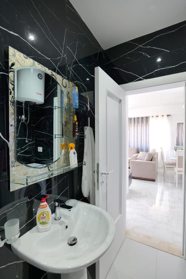 Arijons Apartments Sarandë Esterno foto