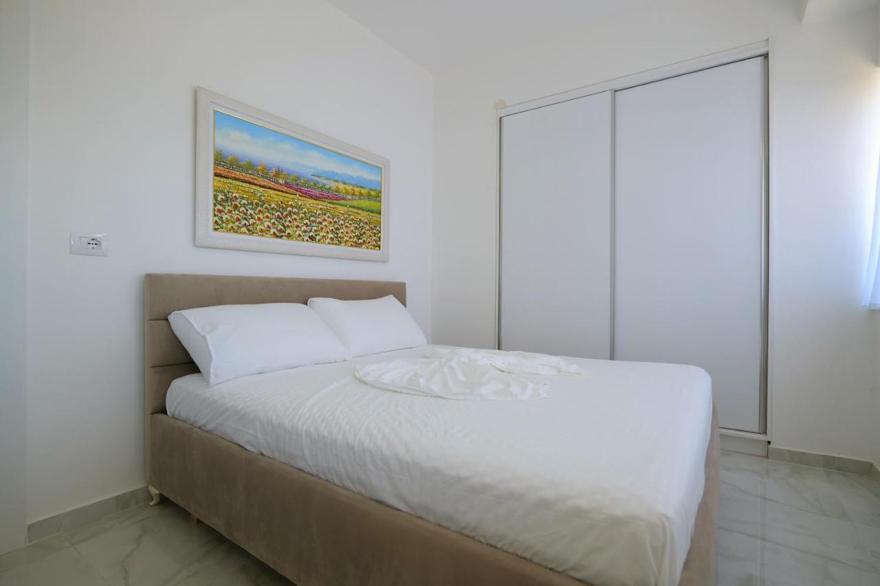 Arijons Apartments Sarandë Esterno foto